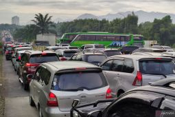 Kemacetan panjang di Kawasan Sentul karena Rakornas Kepala Daerah se-Indonesia