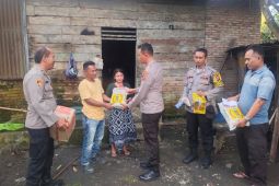 Polsek Indrapura ringankan beban korban kebakaran