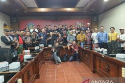 Sebanyak 26 Komunitas Bondres bersaing dalam lomba angkat eksistensi arak Bali