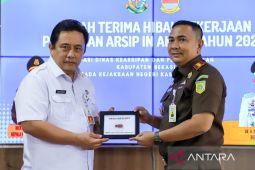 Pemkab Bekasi serah terima tata arsip ke Kejari