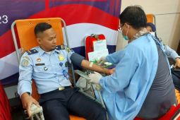 Sambut hari Bhakti: Imigrasi Kemenkumham Babel gelar donor darah