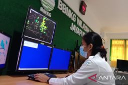 BMKG ingatkan potensi hujan lebat disertai petir di sebagian wilayah Indonesia