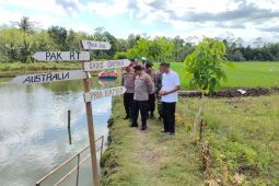 Polres Trenggalek salurkan benih ikan kembangkan wisata rintisan
