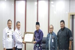 Bupati Tanjabbar raih penghargaan peduli kekayaan intelektual