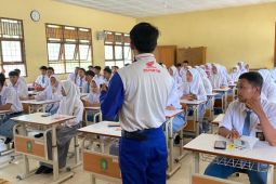 Honda Kalbar edukasi safety riding pelajar SMA N 2 Sungai Kakap