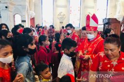 Komunitas Tionghoa di Denpasar bagikan 1.000 angpao ke anak-anak