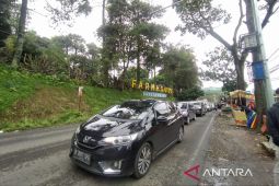Polisi terapkan "one way" ke kawasan wisata Lembang pada libur Imlek 2023