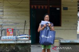 PT Timah bagikan kado Imlek ke Warga Tionghoa Belo Laut