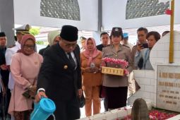 Pemprov Gorontalo ziarah ke makam Pahlawan Nani Wartabone