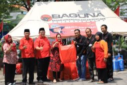 HUT PDIP dan Megawati, pengurus Jatim bagi-bagi makanan bergizi