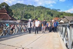 Khofifah resmikan tiga jembatan darurat di Trenggalek