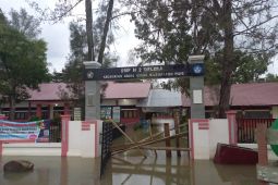 Terendam banjir puluhan sekolah di Pidie liburkan siswa