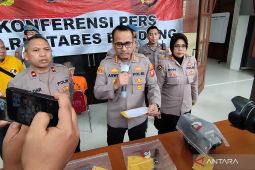 Polisi tembak 2 pembegal yang bacok pengendara ojol di Bandung