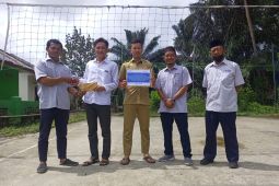 Dukung Kemajuan Olahraga Bola Voli di Desa Tanjung Niur, PT Timah Tbk Serahkan Sarana dan Prasarana Olahraga