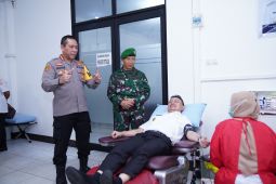 Edi Kamtono ikut donor darah serentak HUT ke-66 Pemprov Kalbar