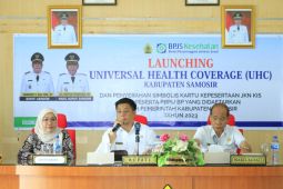 Pemkab Samosir terima penghargaan Universal Health Coverage