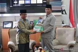 Pemerintah Kabupaten Belitung Timur serahkan sertifikat halal kepada UMKM