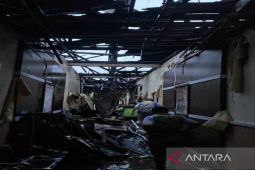 Polda Kalsel sebut dugaan sementara asal api dari atap Gedung Biro SDM