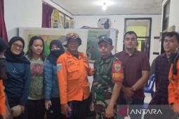 Tim SAR evakuasi 9 pendaki Gunung Gede-Pangrango