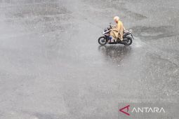 Minggu, BMKG prakirakan Surabaya diguyur hujan ringan