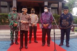 Ma'ruf Amin dan istri sapa murid SD di Kalsel