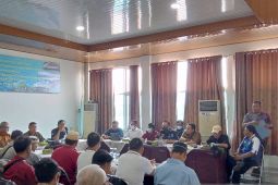 Nelayan Pulau Seliu Belitung keluhkan aktivitas kapal compreng