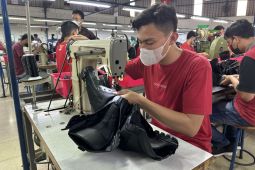 Spektrum - Produk alas kaki Bandung yang kian eksis di pasar lokal dan ekspor