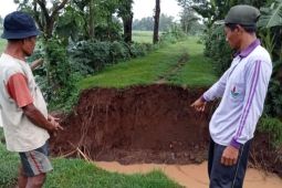 BPBD Kabupaten Kediri data tanggul jebol akibat hujan di Tarokan