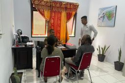 Polres SBB kembali serahkan tersangka korupsi ke JPU