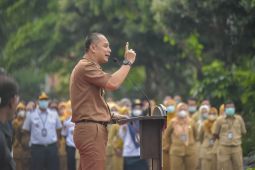 Eri Cahyadi peringatkan pelayanan perizinan di Surabaya tidak lebih dari tujuh hari
