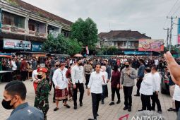 Masyarakat Jembrana antusias sambut kedatangan Presiden Jokowi