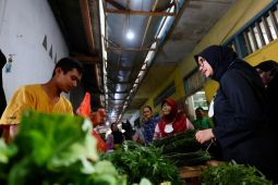 Banyuwangi tingkatkan ekonomi lewat gerakan belanja di pasar rakyat