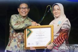 Bupati Berau terima penghargaan "Bakti Ekonomi Desa" Kemendes  PDTT