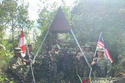 TNI dan TDM patroli bersama cek patok perbatasan