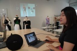 Mahasiswa Universitas Kristen Petra pamerkan karya "digital fashion"