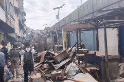 Pemkot Ambon bongkar ratusan lapak di dua lokasi pasar
