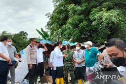 Penjabat Bupati Bekasi tinjau gunungan sampah TPA Burangkeng
