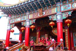 Ratusan tatung lakukan ritual "cuci jalan" di Singkawang