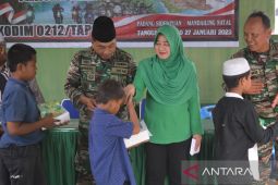 Letkol Amrizal berikan tali asih pada 50 anak yatim