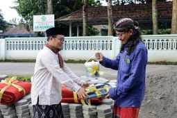 Gus-Gus Nusantara serahkan bantuan revitalisasi Ponpes Ar-Rohman Magetan