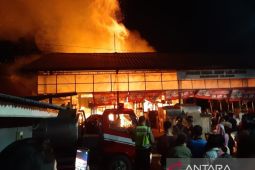 Sejumlah kios Pasar Lelateng di Jembrana-Bali terbakar