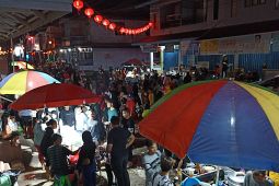 Cap Go Meh di Putussibau hidupkan ekonomi pedagang kuliner