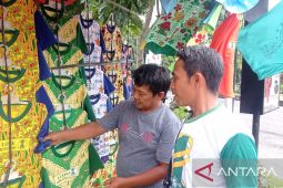Pedagang pernak-pernik 1 Abad NU "banjir" pembelian jelang Harlah