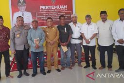 Pj Bupati Maluku Tengah  mediasi damai warga Hitu dan Wakal