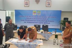 Pemkab Bekasi serahkan tiga aset PDAM Tirta Bhagasasi ke Pemkot Bekasi
