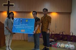 OSIS Elyon Christian School salurkan bantuan hasil jualan "merchandise"