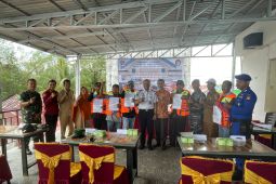 UPP Teluk Melano bagikan PAS kecil dan jaket pelampung ke nelayan
