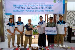 YBM PLN UIW Babel Serahkan Beasantri dan Bantuan Ketahanan Pangan Kepada Pondok Pesantren Da'arul Arafah Belitung