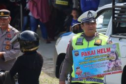 Polisi berikan imbauan humanis terkait keselamatan berlalu lintas