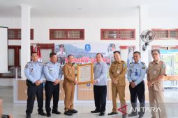 Kakanwil Harun Sulianto  Serahkan Surat Pencatatan KIK "Rebo Kasan" dan "Tari Kedidi" kepada Bupati Bangka